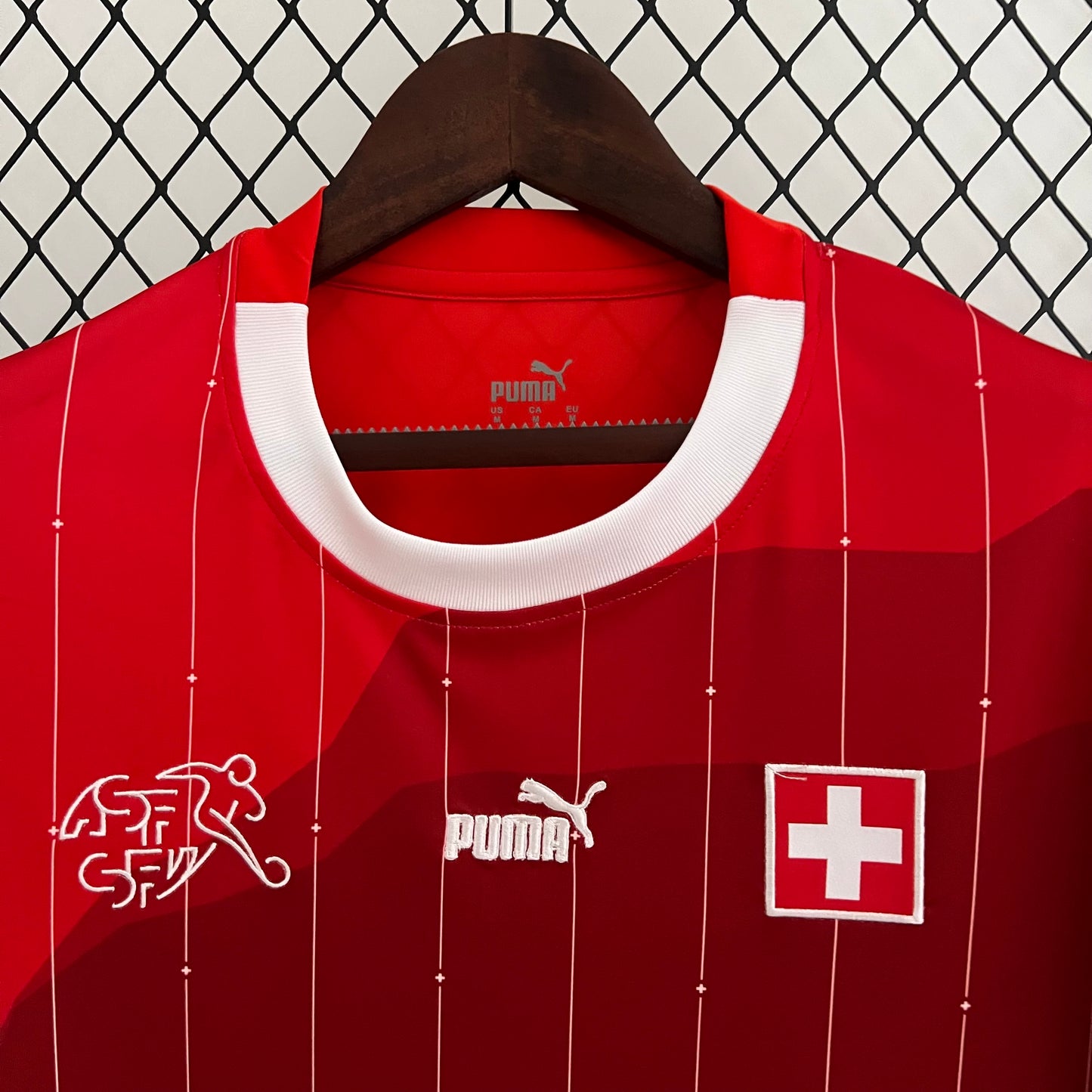 Camiseta Suiza Local 2023/24